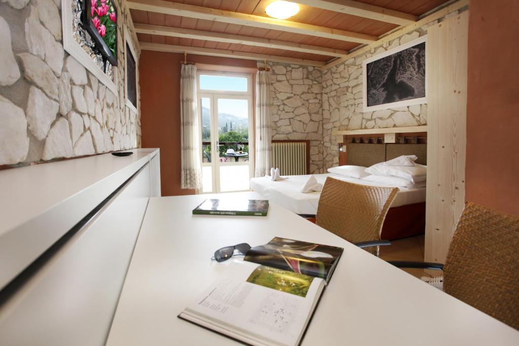 Albergo Garni Orchidea Riva del Garda Ruang foto