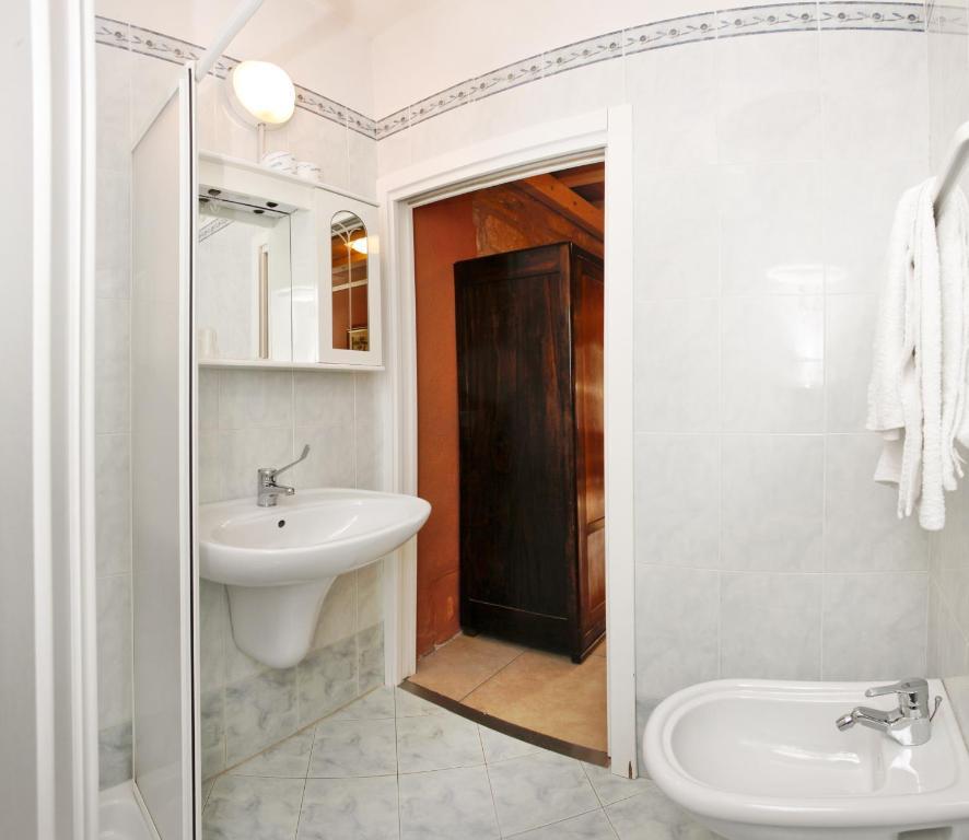 Albergo Garni Orchidea Riva del Garda Ruang foto